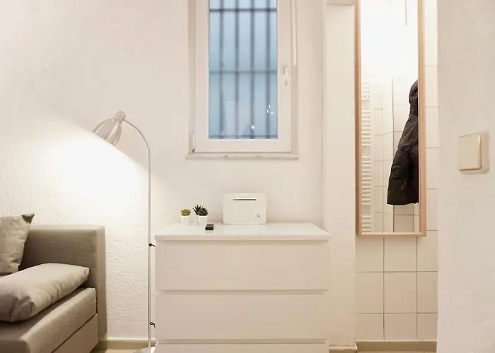 Gemuetliches Kleines Studio-apartment In Lage Naehe Innenstadt Mit Klimaanlage דירה *