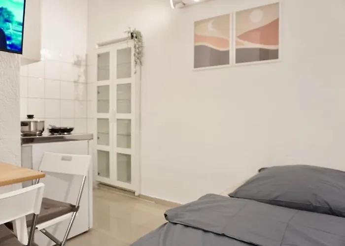 דירה Gemuetliches Kleines Studio-apartment In Lage Naehe Innenstadt Mit Klimaanlage *