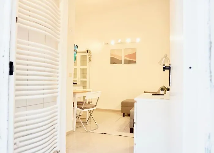 Gemuetliches Kleines Studio-apartment In Lage Naehe Innenstadt Mit Klimaanlage