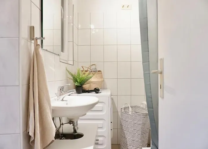 Gemuetliches Kleines Studio-apartment In Lage Naehe Innenstadt Mit Klimaanlage דירה